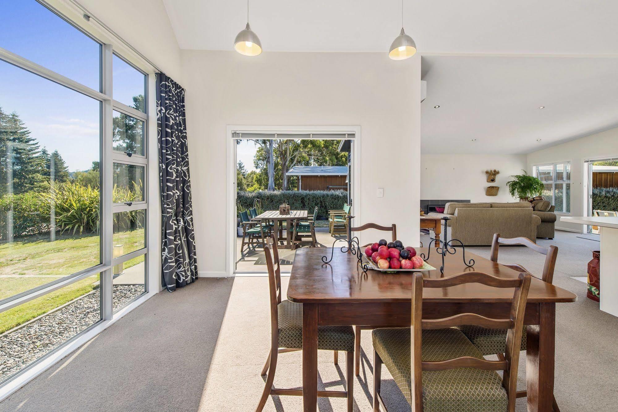 Lupin Lodge Bed & Breakfast Taupo Exterior foto
