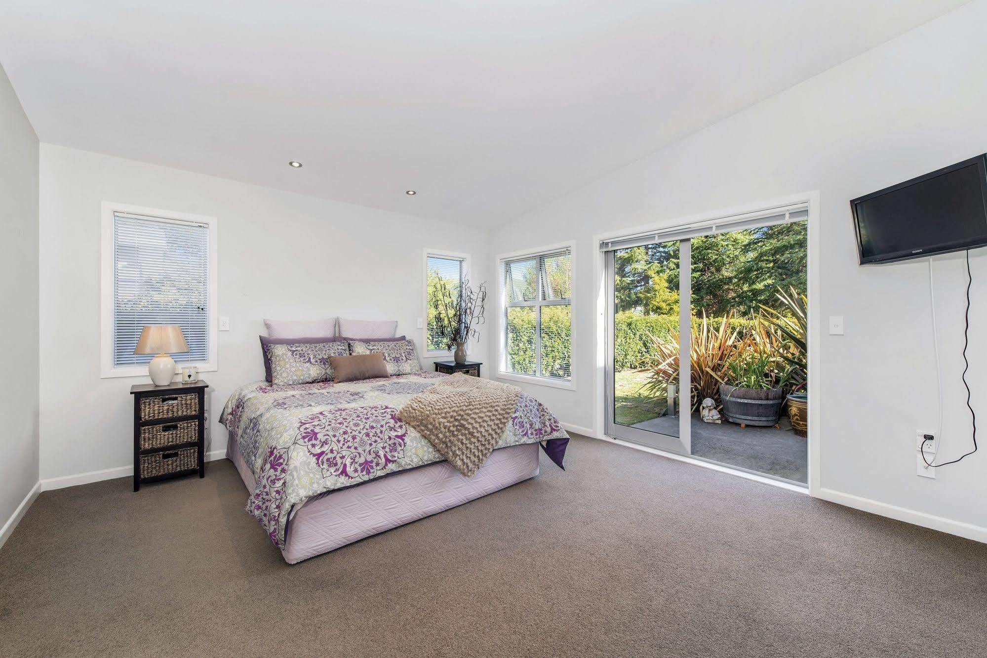 Lupin Lodge Bed & Breakfast Taupo Exterior foto