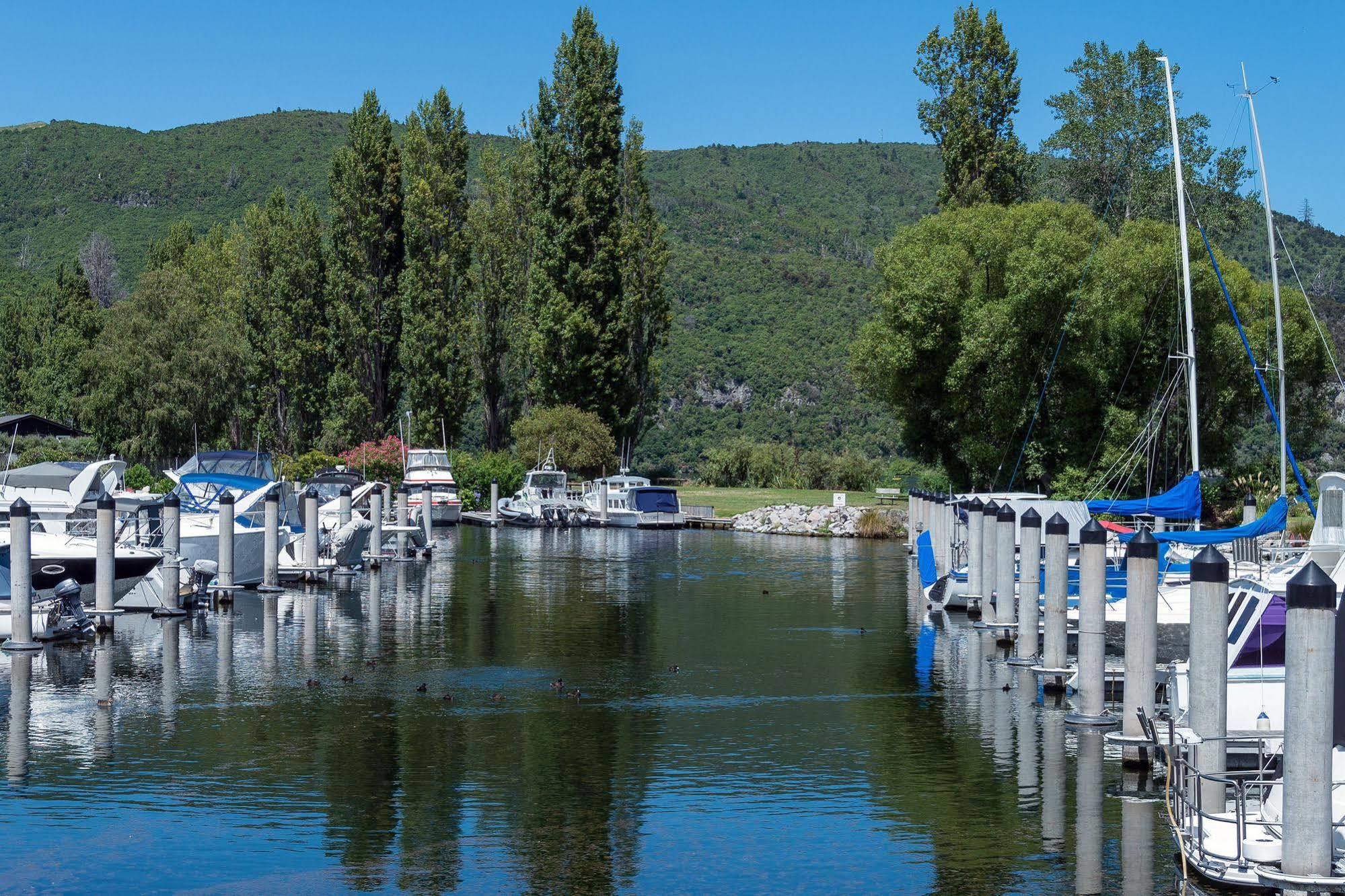 Lupin Lodge Bed & Breakfast Taupo Exterior foto