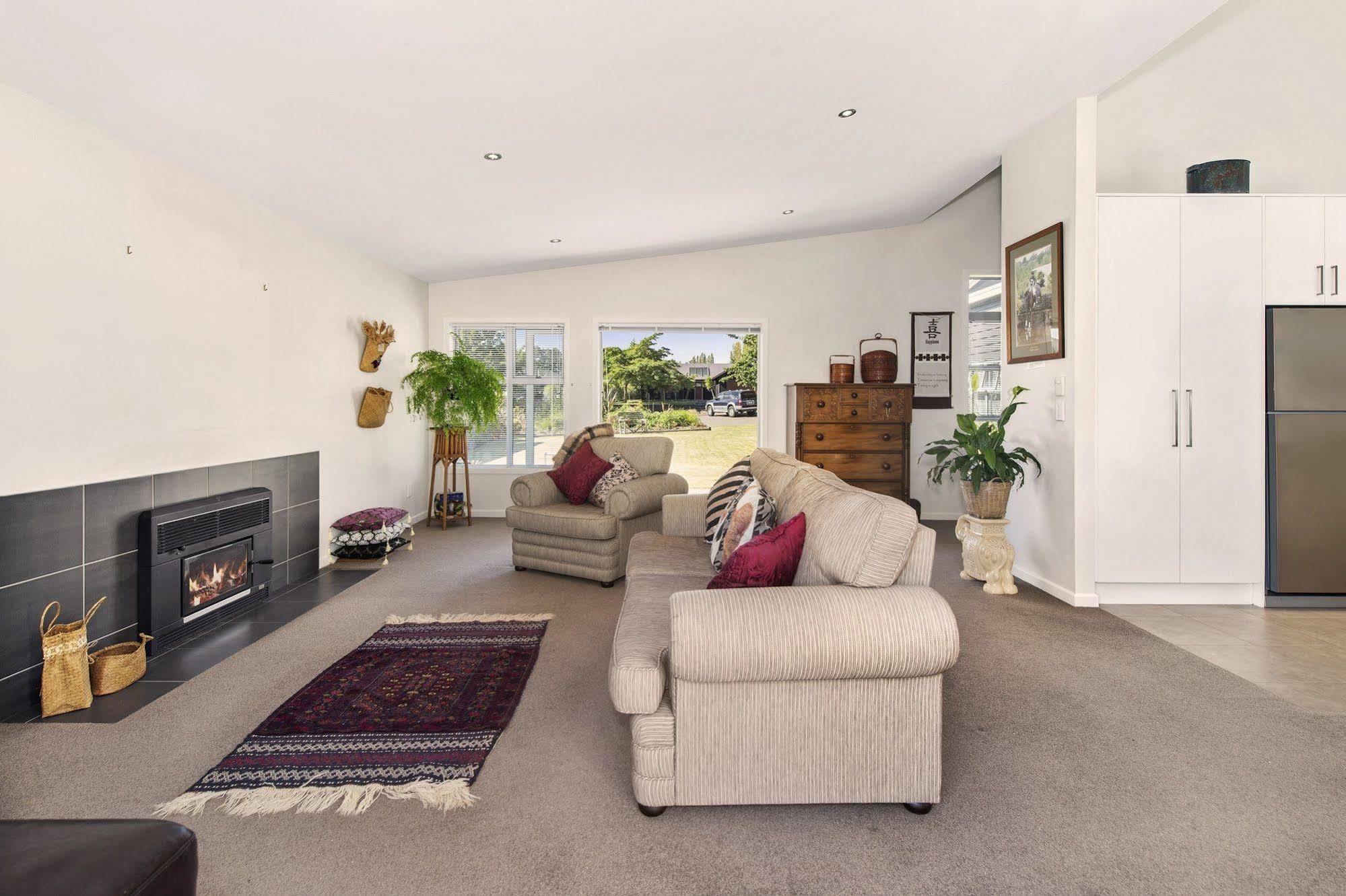 Lupin Lodge Bed & Breakfast Taupo Exterior foto